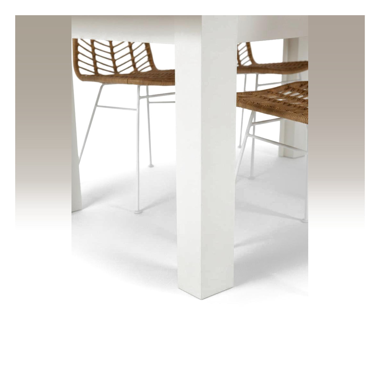 Imperial â€“ Juego de Comedor Tejido con Base Blanca