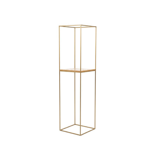 Oro Prism â€“ Pedestal Dorado con Repisa